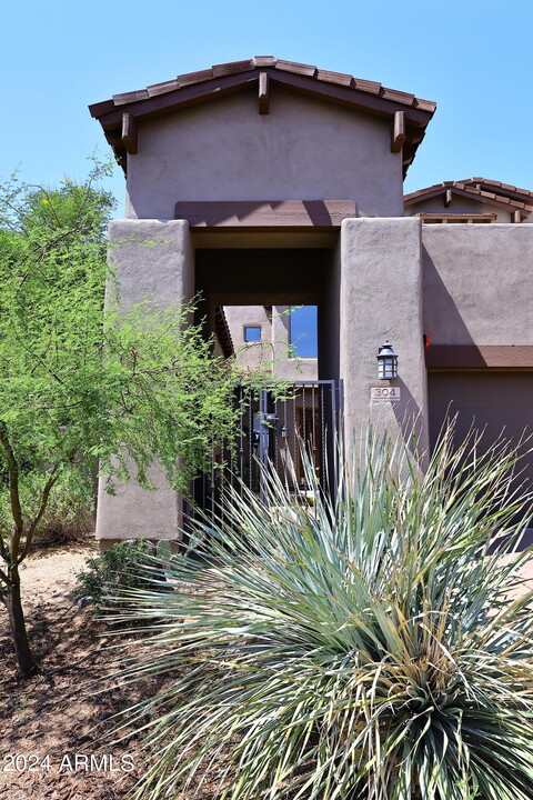 9270 E Thompson Peak Pkwy in Scottsdale, AZ - Building Photo