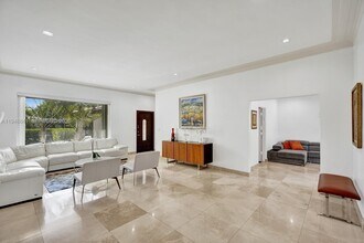 3757 Prairie Ave in Miami Beach, FL - Building Photo - Building Photo