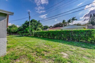 451 Silver Beach Rd in Riviera Beach, FL - Building Photo - Building Photo