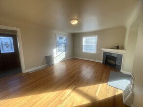 4737 SE 28th Ave in Portland, OR - Building Photo - Building Photo