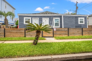 1321 35th St, Unit 6 in Galveston, TX - Building Photo