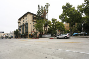 Historic Castle Green Hotel & Apartments in Pasadena, CA - Foto de edificio - Building Photo