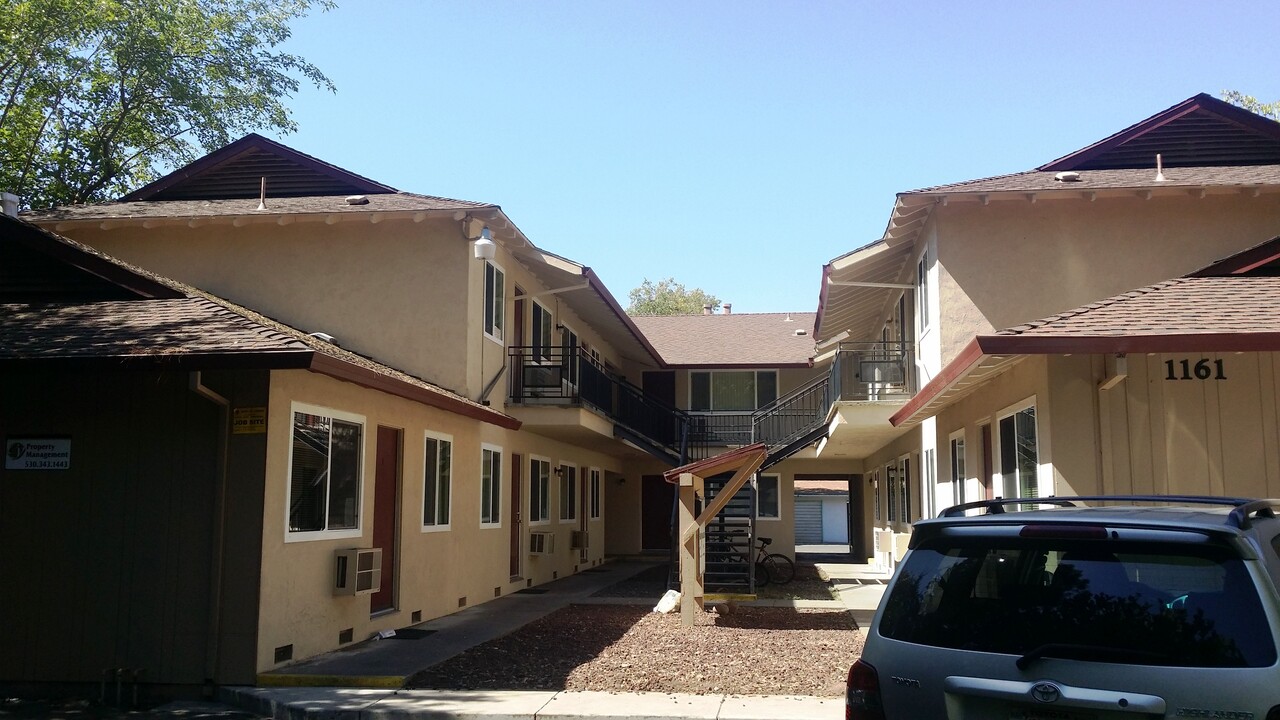 Walnut Tree Manor in Chico, CA - Building Photo