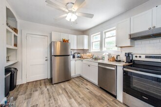 49 Fairchild Ave in Morris Plains, NJ - Building Photo - Building Photo