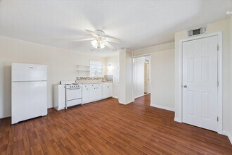 4011 Vista Blvd in Galveston, TX - Building Photo - Building Photo