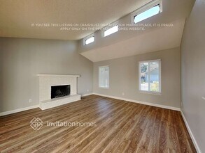 716 Whispering Bay Ln in Suisun City, CA - Foto de edificio - Building Photo