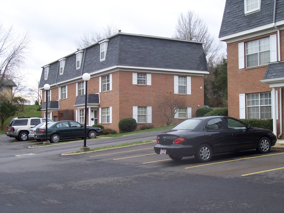 Jamestowne Village in Bridgeport, WV - Building Photo