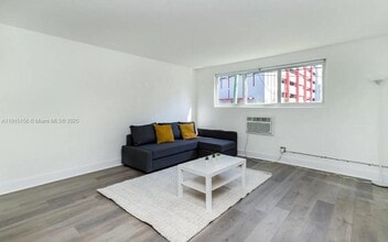 143 SW 9th St in Miami, FL - Building Photo - Building Photo