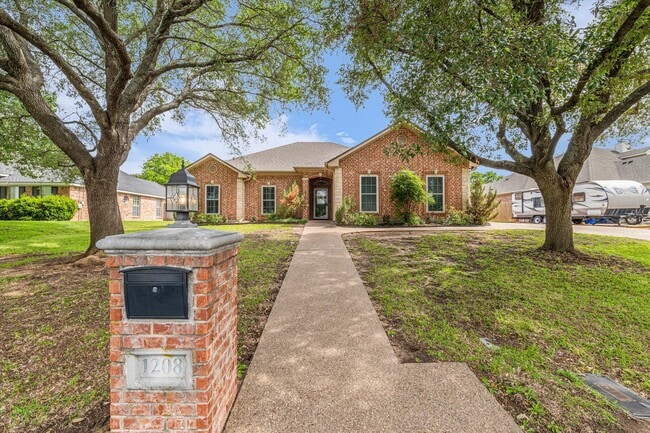 property at 1208 Heritage Way Dr