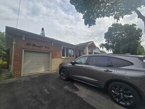 66 Greenfield Dr in Toronto, ON - Building Photo - Building Photo