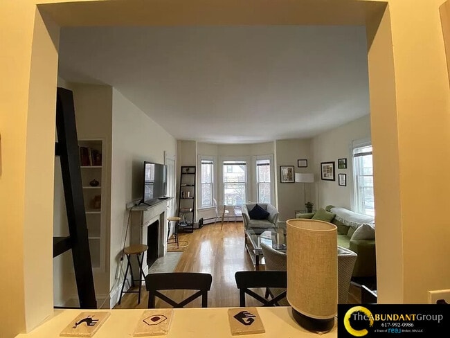 17 Centre St, Unit 2F in Cambridge, MA - Building Photo - Building Photo