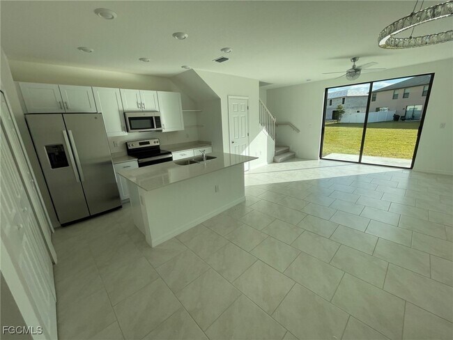 14200 Oviedo Pl in Ft. Myers, FL - Building Photo - Building Photo
