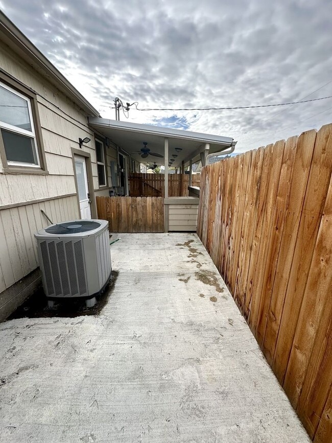 1317 Farrell Ln in Richland, WA - Building Photo - Building Photo