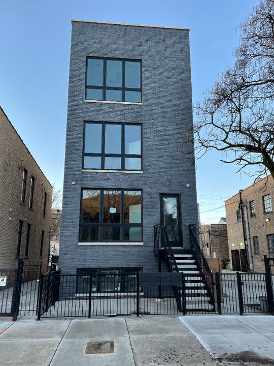 1647 W Hubbard St in Chicago, IL - Building Photo