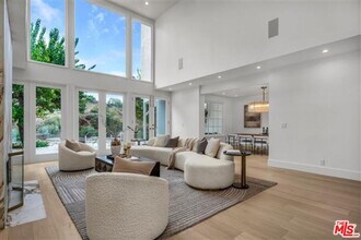 2205 Canyonback Rd in Los Angeles, CA - Building Photo - Building Photo