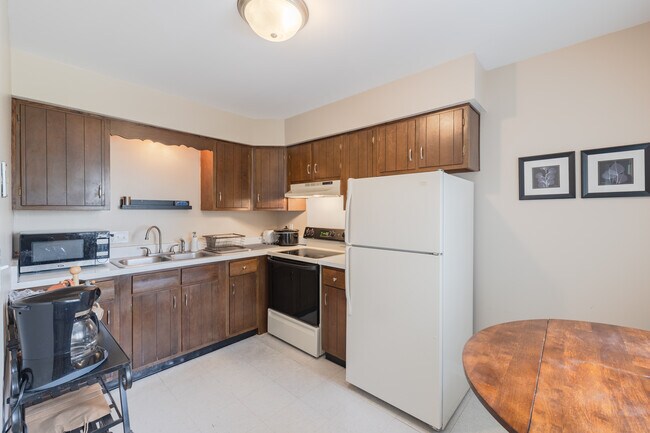 Heritage Arms in Midland, MI - Foto de edificio - Interior Photo