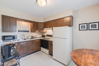 Heritage Arms in Midland, MI - Building Photo - Interior Photo