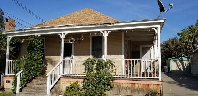 281 N Grand St in Orange, CA - Building Photo - Building Photo