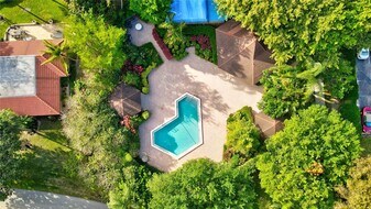 2800 N Palm Aire Dr, Unit 401 in Pompano Beach, FL - Building Photo