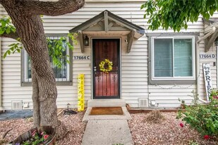 17664 E Loyola Dr in Aurora, CO - Building Photo