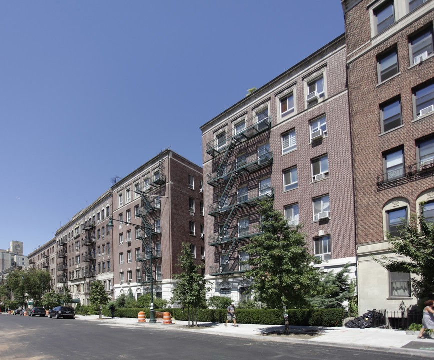 Museum Court in Brooklyn, NY - Building Photo