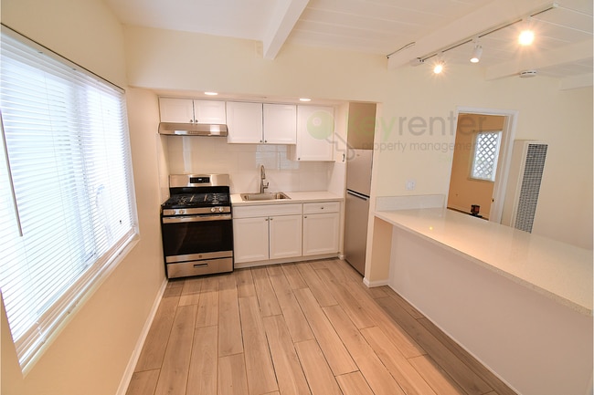 624-624-A N Nevada St in Oceanside, CA - Building Photo - Building Photo
