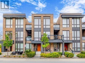 45 Thorncrest Dr in Vaughan, ON - Building Photo