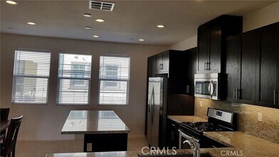 908 N Acacia Ct in Azusa, CA - Building Photo - Building Photo