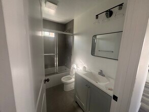 3006 S Palm Grove Ave in Los Angeles, CA - Foto de edificio - Building Photo