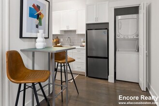 81 Park Dr, Unit 24 in Boston, MA - Foto de edificio - Building Photo