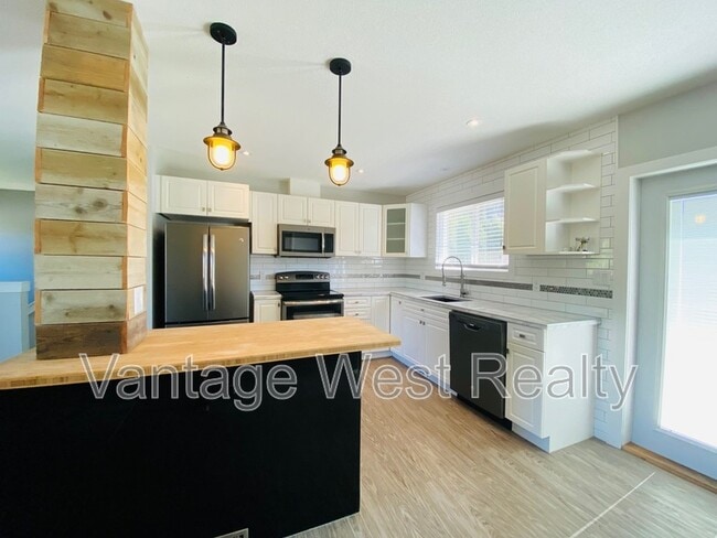 property at 1570 Pasadena Rd