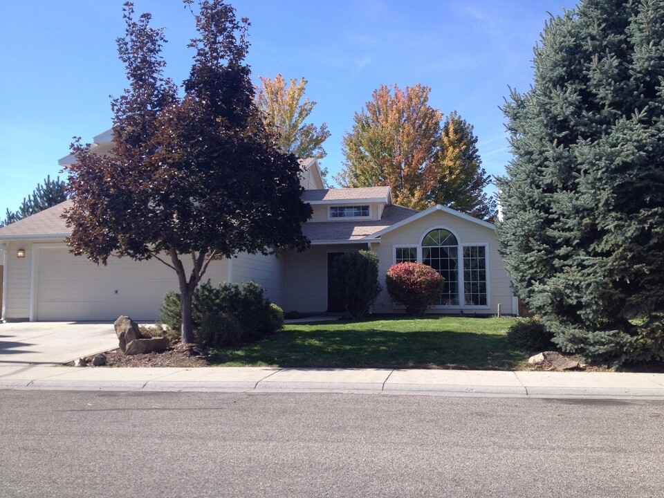 2135 N Monaco Way in Meridian, ID - Building Photo