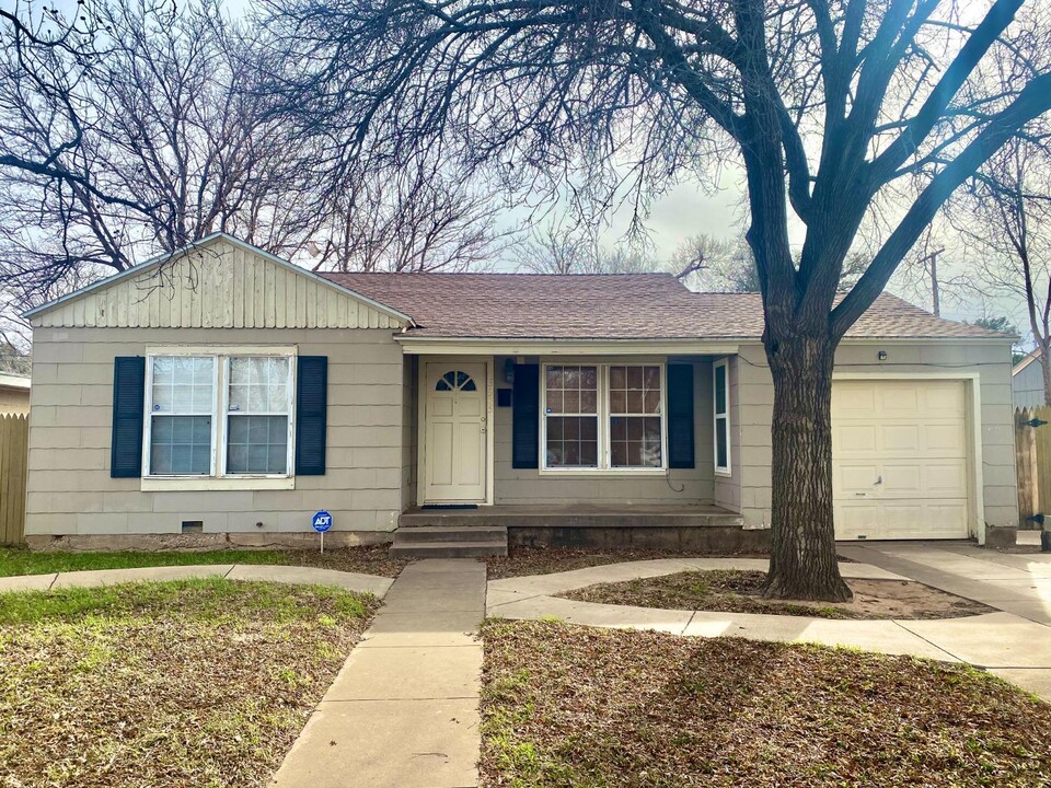 3305 30th St in Lubbock, TX - Building Photo