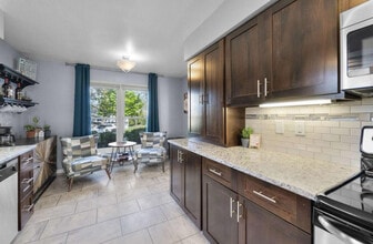 5719 Highland Way in Middleton, WI - Foto de edificio - Building Photo