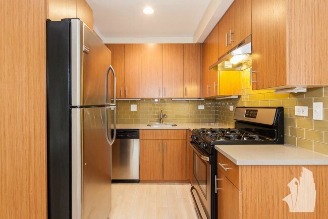 3709 N Wilton Ave in Chicago, IL - Foto de edificio - Building Photo