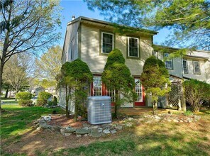 116 Commonwealth Dr in Bethlehem, PA - Building Photo - Building Photo