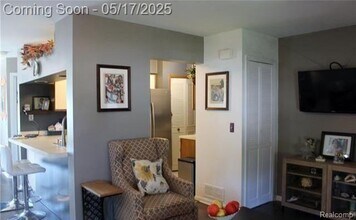1550 Meadowside Dr in Rochester Hills, MI - Building Photo - Building Photo