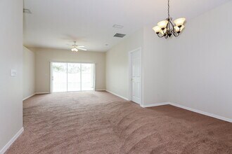 34325 Smart Dr in Zephyrhills, FL - Foto de edificio - Building Photo