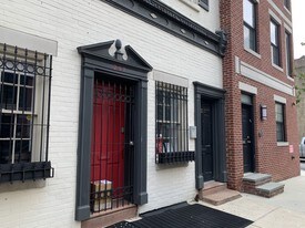 217 Vine St, Unit Old City FANTASTIC Studio in Philadelphia, PA - Building Photo