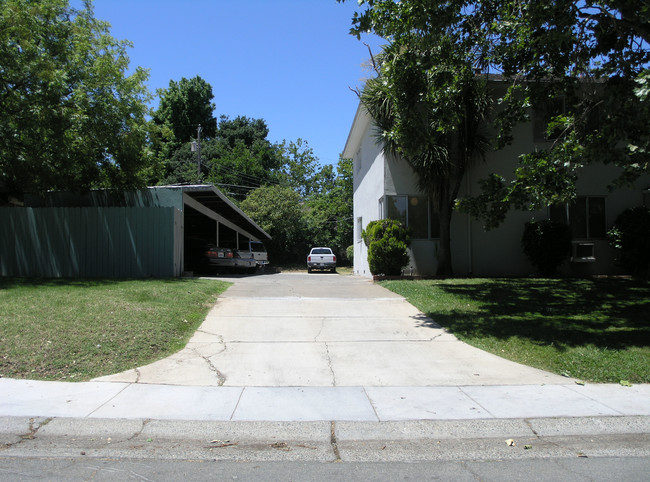 1836 Sutterville Rd in Sacramento, CA - Foto de edificio - Building Photo