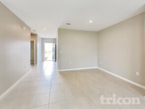 212 Garnet Ave in Kissimmee, FL - Foto de edificio - Building Photo