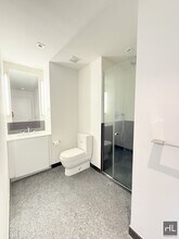 Large king size 1 bed 1 bath with washer a in New York, NY - Building Photo - Building Photo