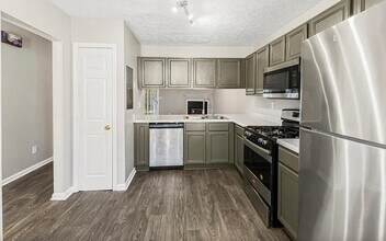 5910 Hampton Ct in College Park, GA - Building Photo - Building Photo