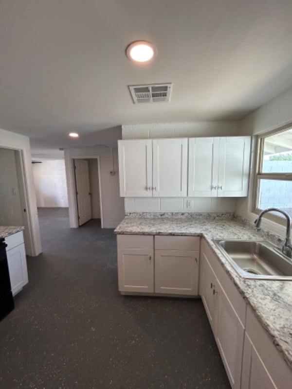 1540 W Desert Cove Ave