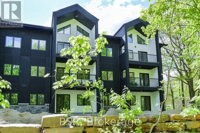 50 Manominee St in Huntsville, ON - Building Photo - Building Photo