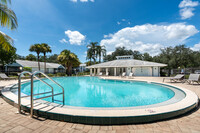 Aqua Bay in Naples, FL - Foto de edificio - Building Photo