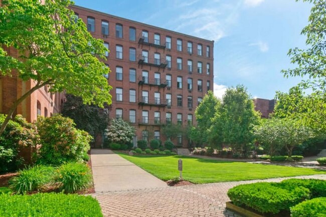 45 Willow St-Unit -340 in Springfield, MA - Foto de edificio - Building Photo