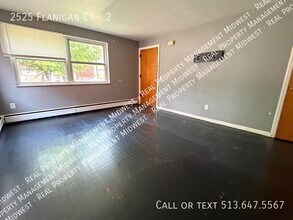 2525 Flanigan Ct in Cincinnati, OH - Building Photo - Building Photo