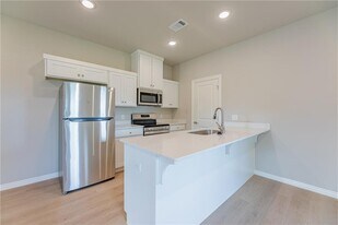 1705 SW Casuarina Dr in Bentonville, AR - Building Photo