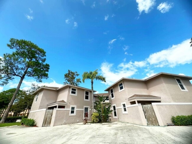 property at 1033 Goldenrod Rd